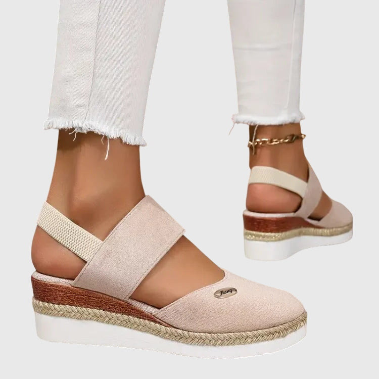 Sandalen met sleehak en verstelbare band