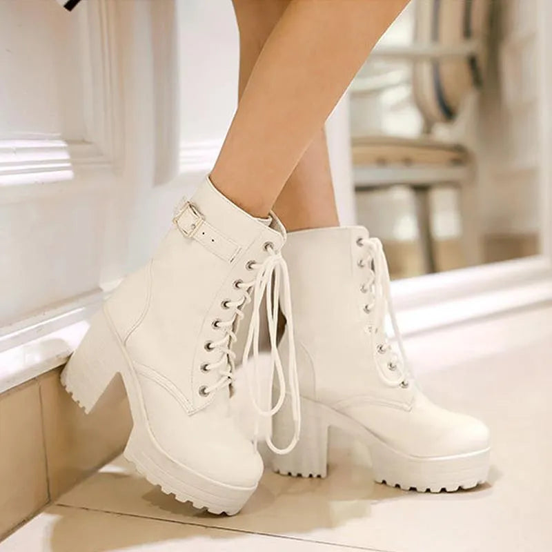 Stoere veterschoenen met gesp en profielzool