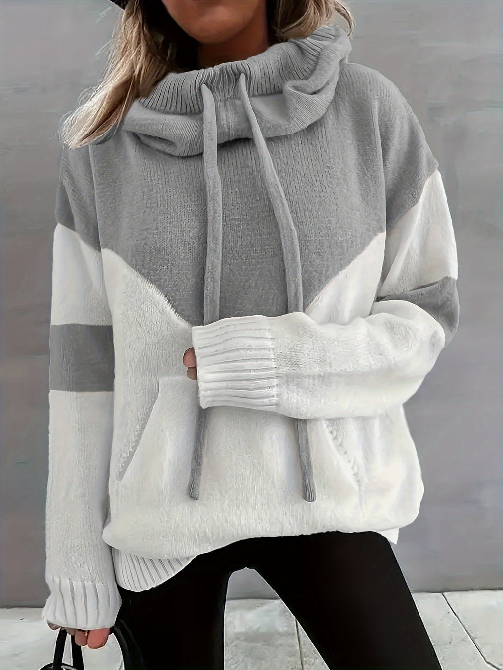 Sweater met capuchon en koord