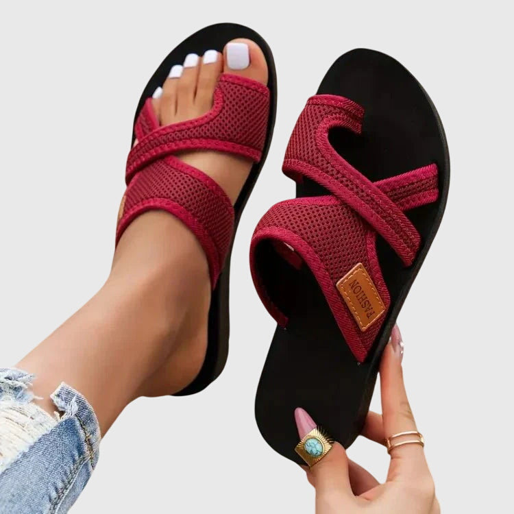 Sandalen met elastische bandjes en gevormd voetbed
