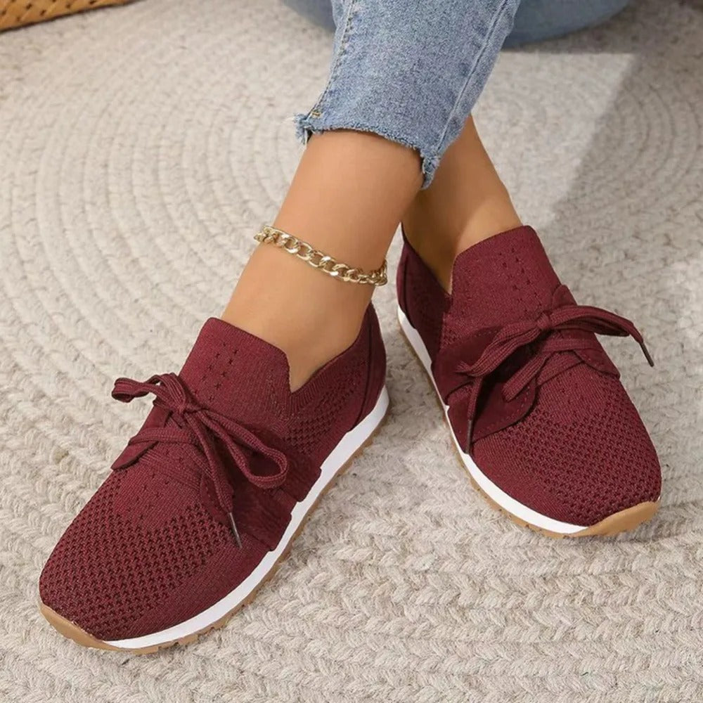 Instapsneakers met veterdetail en rubberen zool