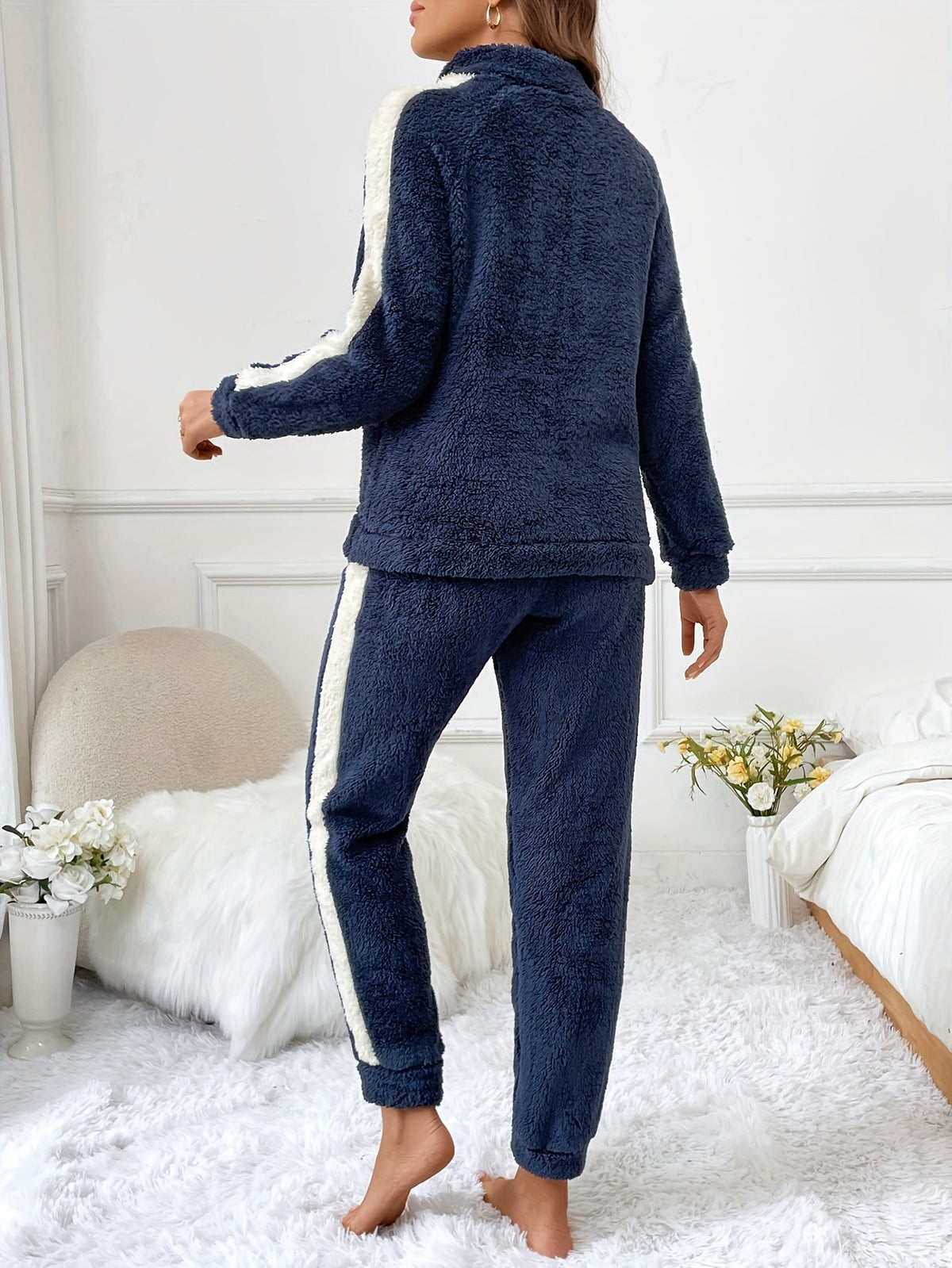 Zachte pluche lounge pyjama set met kleuraccenten