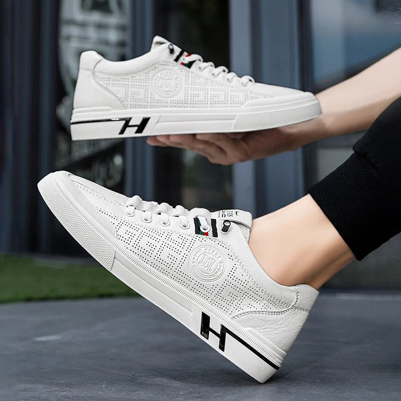 Heren sneaker van geperforeerd leer met lichtgewicht constructie