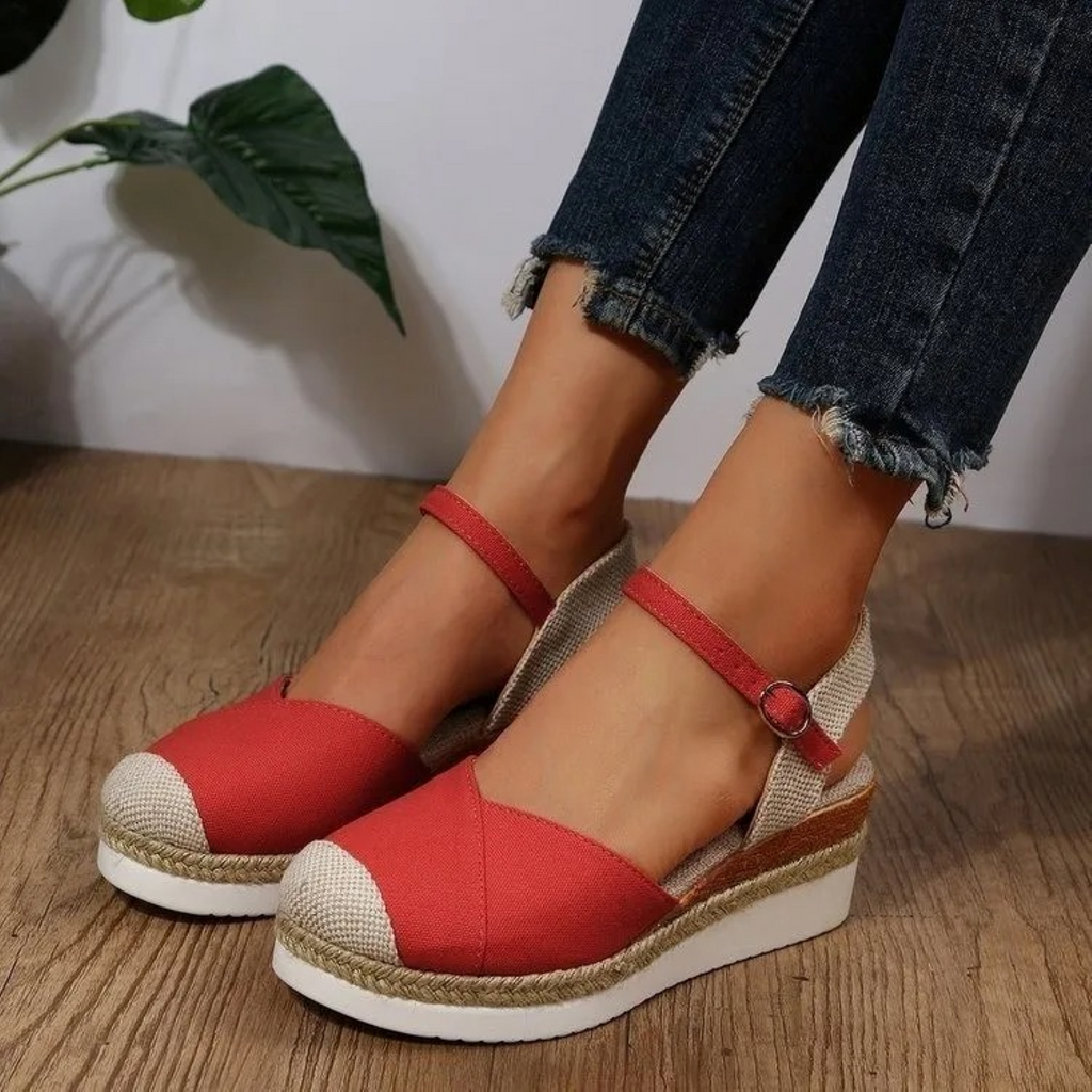 Dames sandalen met gespsluiting en gesloten teen