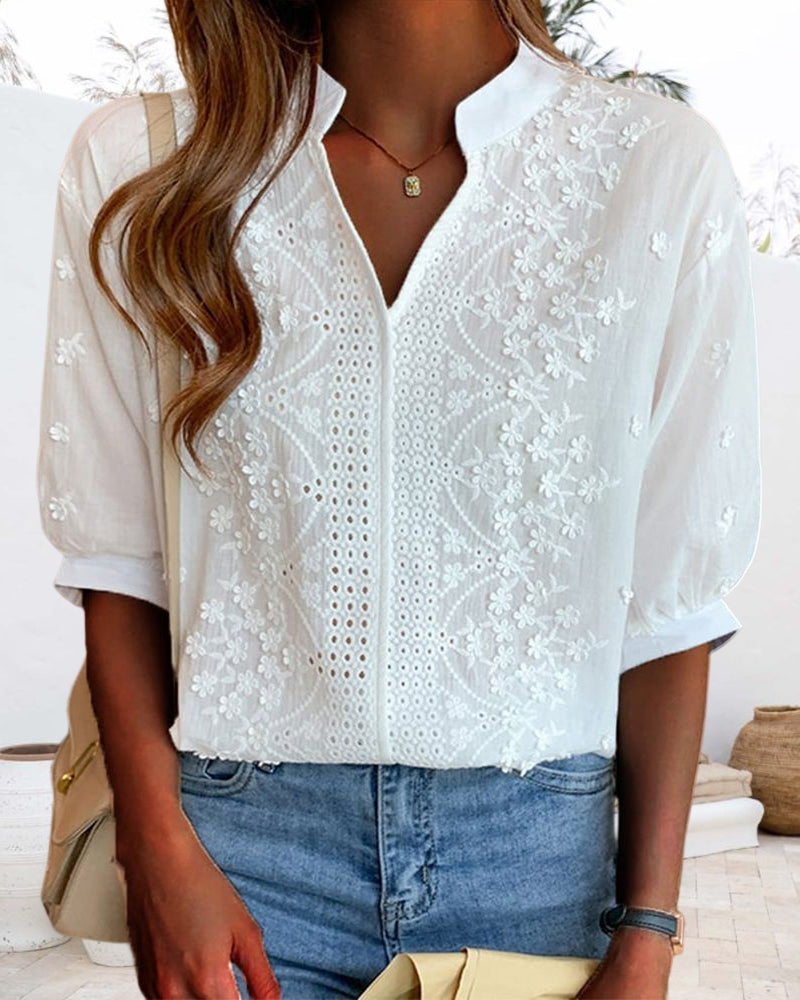 Marwa | Damesblouse met V-hals, pofmouwen en borduurdetails