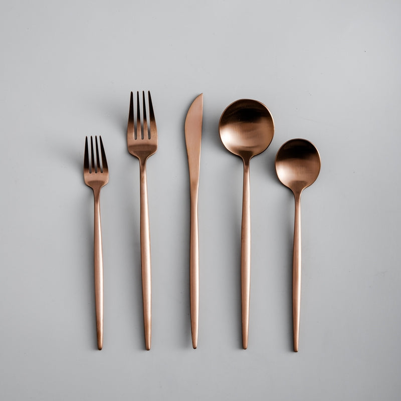 Minimalistisch bestek voor moderne tafels