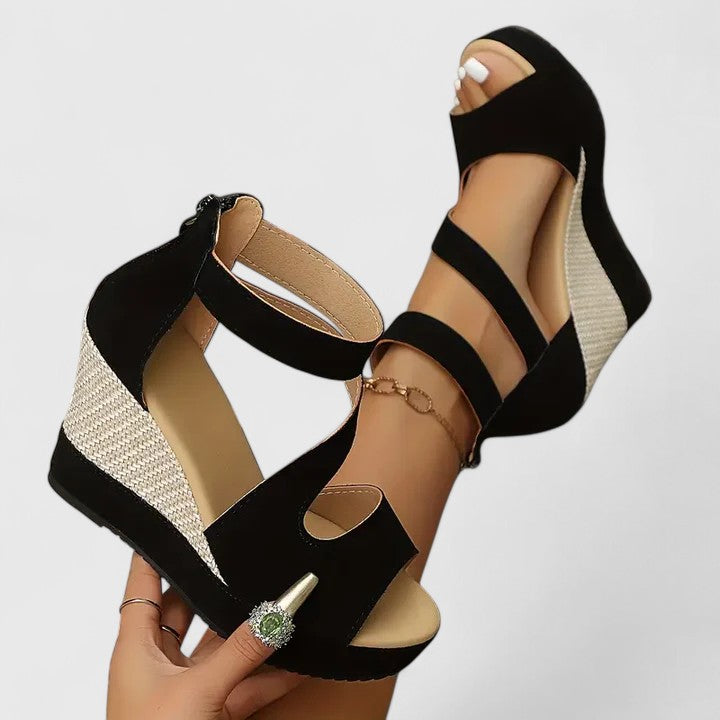 Sandalen met lichte sleehak en elastische bandjes
