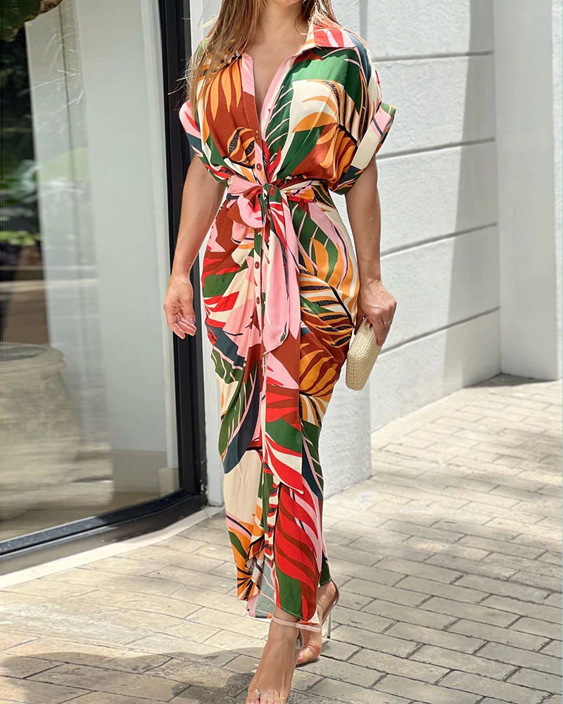 Zomerse maxi-jurk met kraag en bandplooi