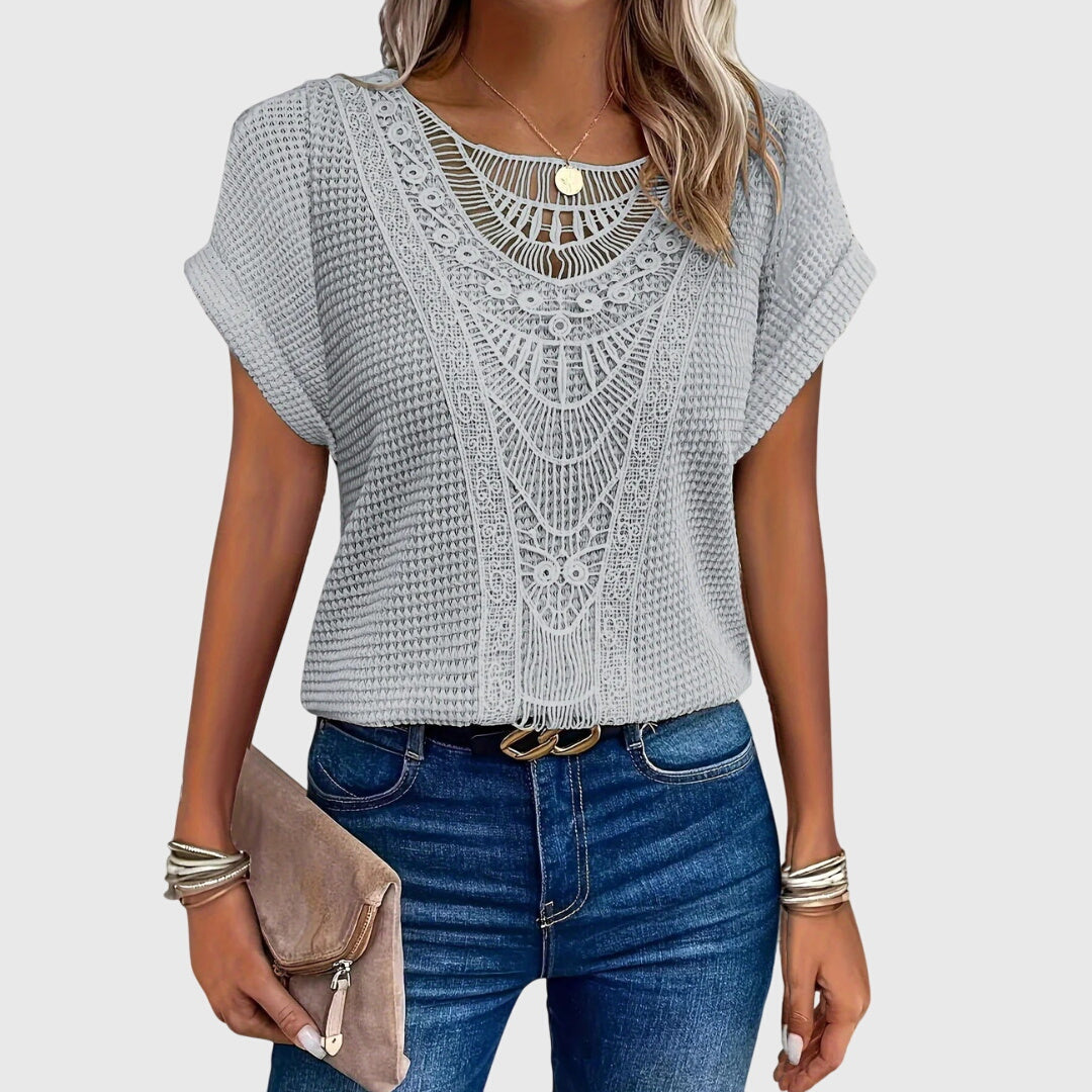 Rania | Lichte blouse met kanten details