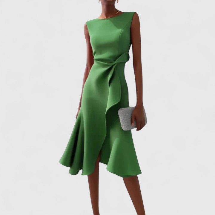 Léontine | Lichte jurk met asymmetrische snit en drapering