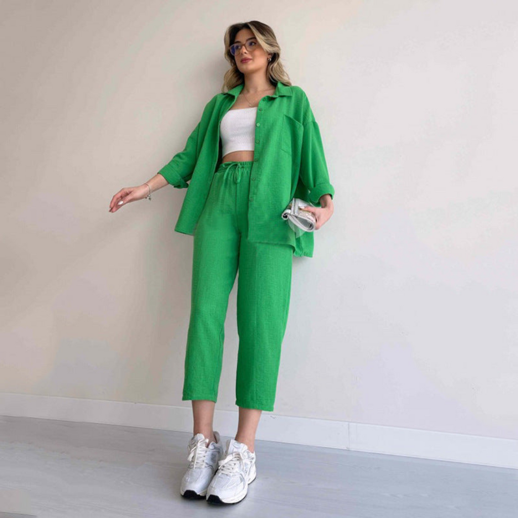 Lichte tweedelige linnen dames set