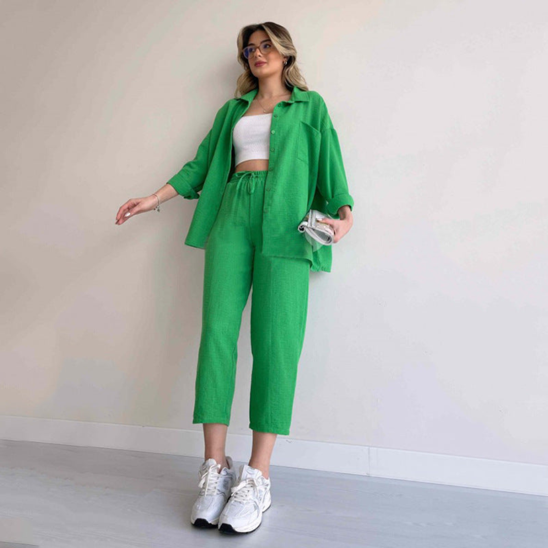 Lichte tweedelige linnen dames set