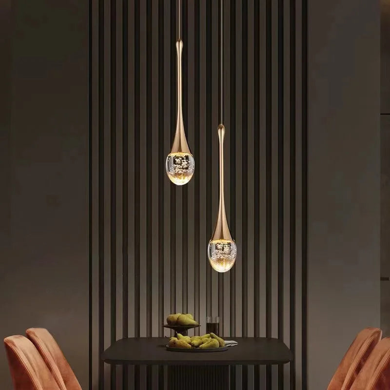 Glazen hanglamp met warme lichtgloed