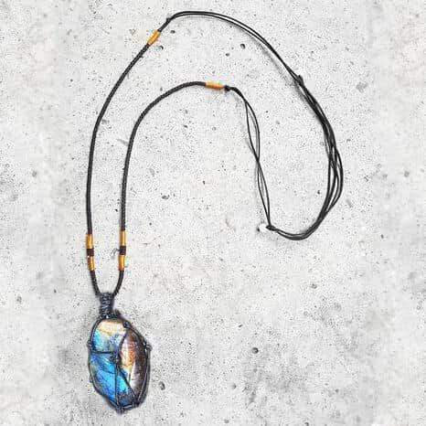 Mystieke labradoriet drakenhart ketting