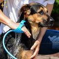 Honden douchehandschoen met borstel en tuinslang in eén