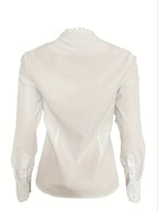 Chique witte damesblouse met gouden knopen