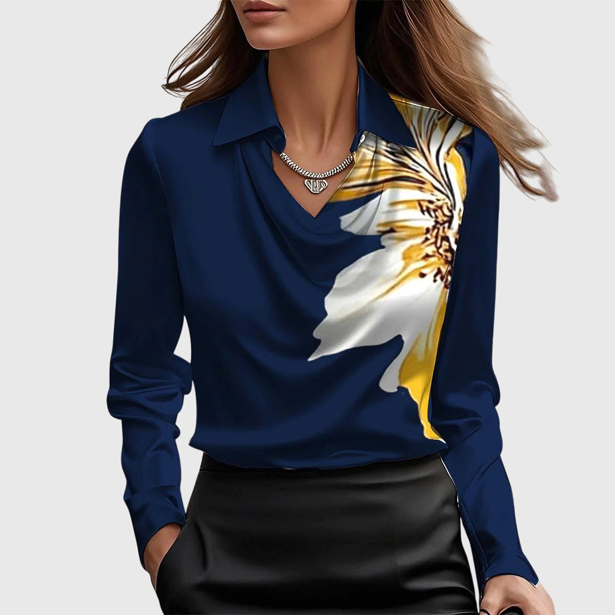 Elina | Glanzende damesblouse met geplooide halslijn