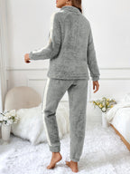 Zachte pluche lounge pyjama set met kleuraccenten