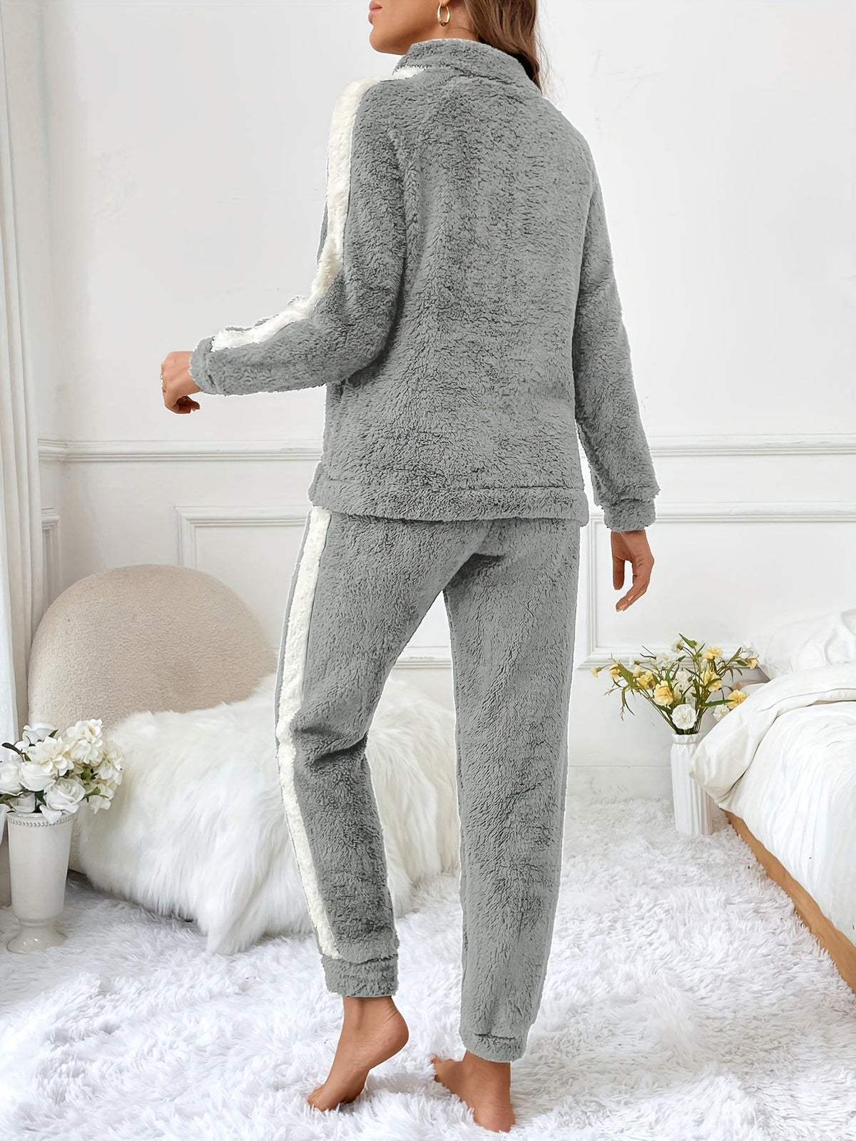 Zachte pluche lounge pyjama set met kleuraccenten
