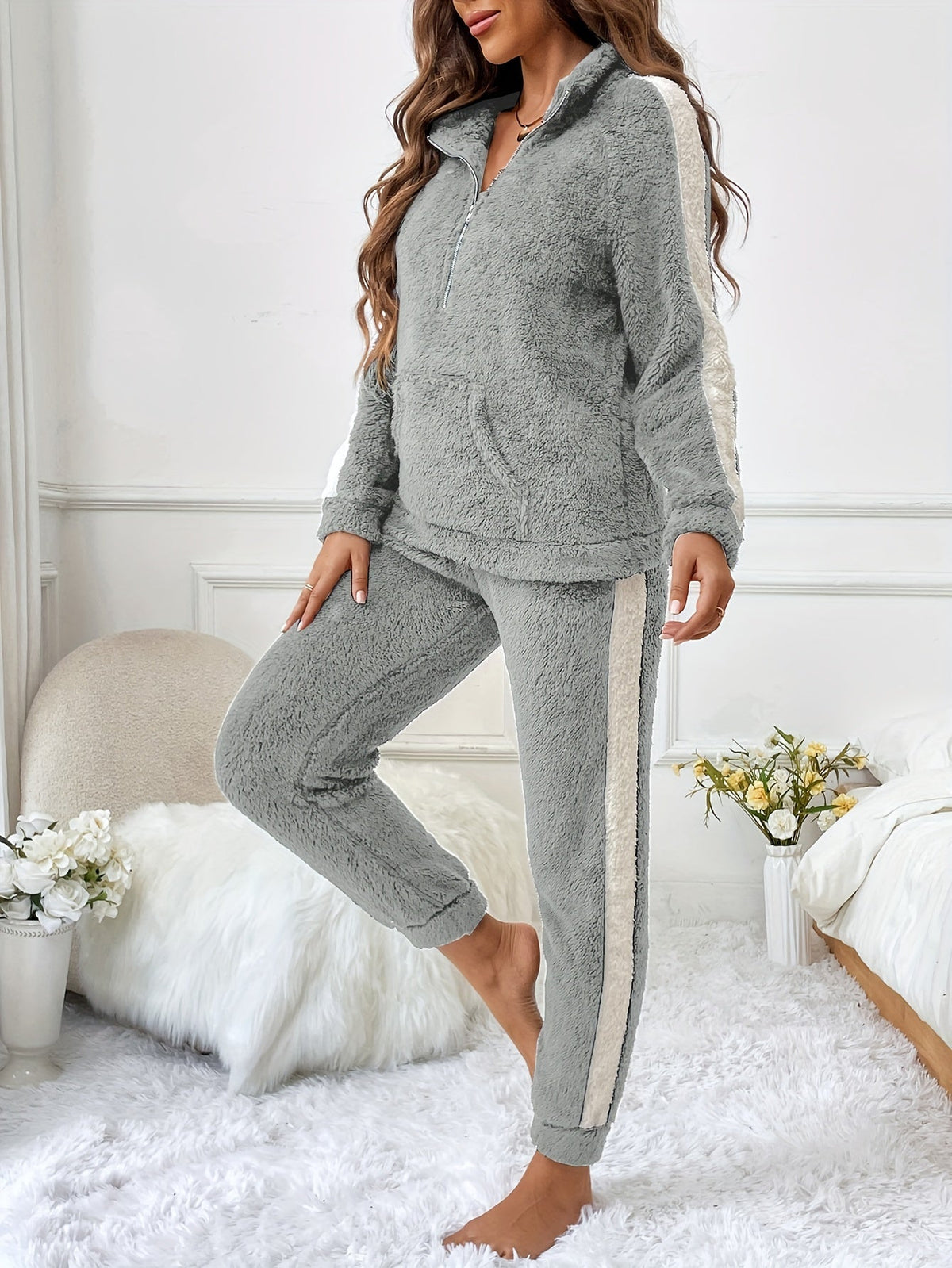 Zachte pluche lounge pyjama set met kleuraccenten