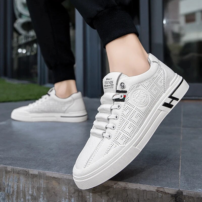 Heren sneaker van geperforeerd leer met lichtgewicht constructie