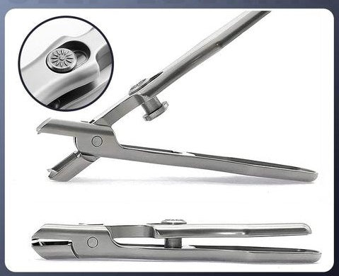 Portable nail clippers