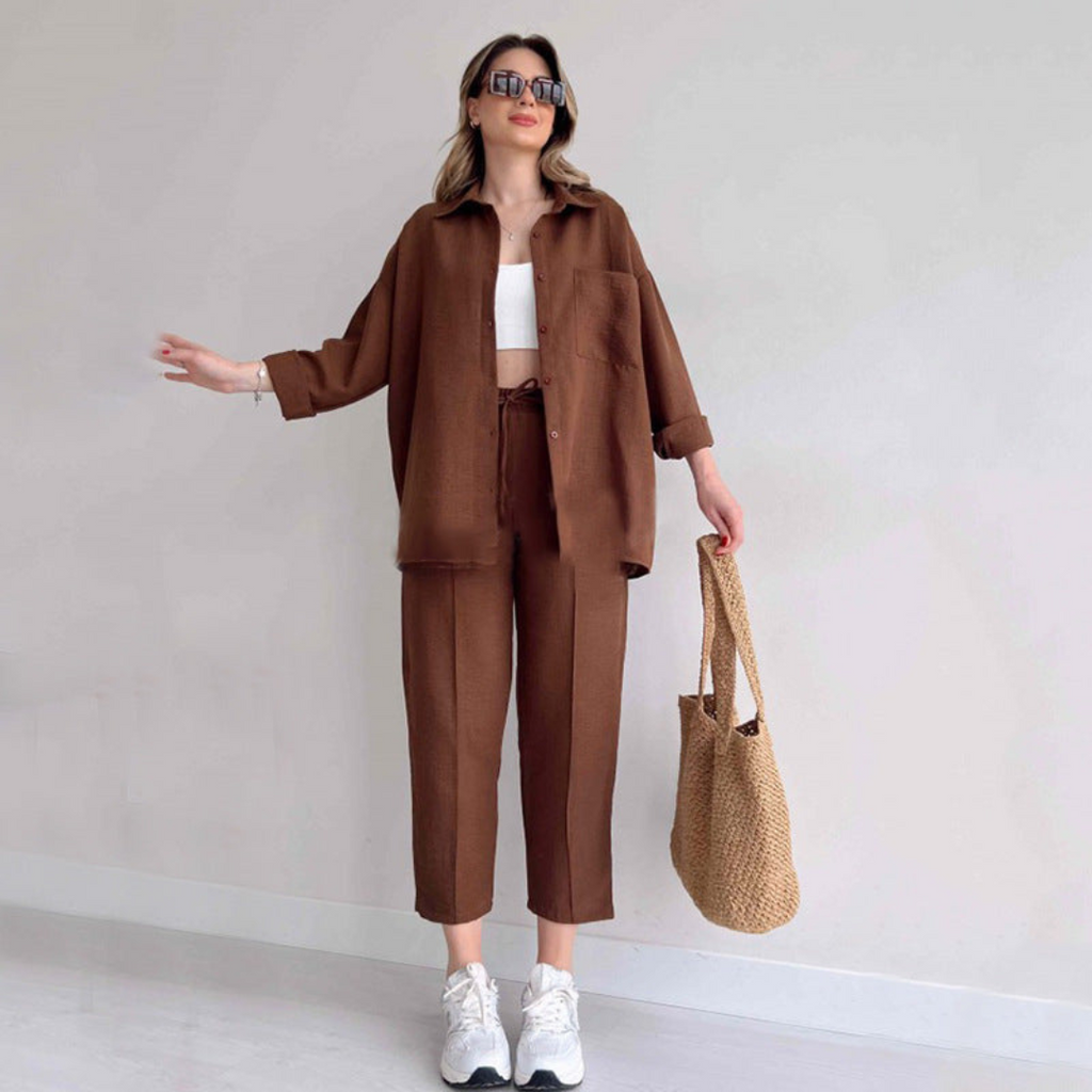 Lichte tweedelige linnen dames set