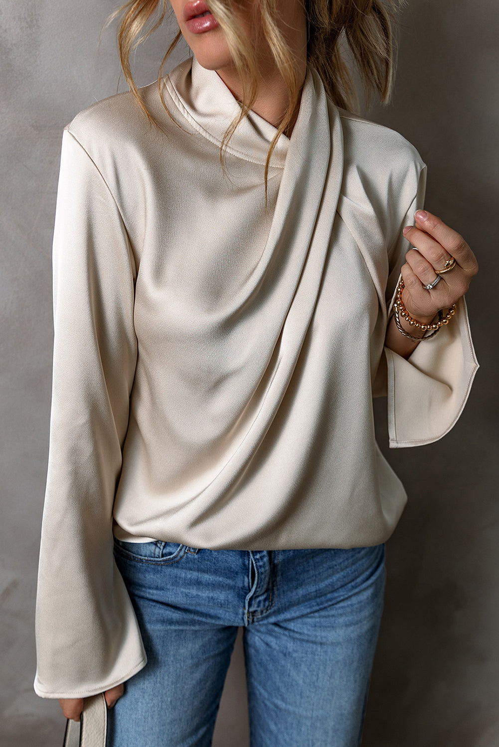 Satijnen damesblouse met kruisfront
