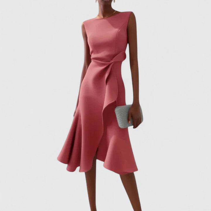 Léontine | Lichte jurk met asymmetrische snit en drapering