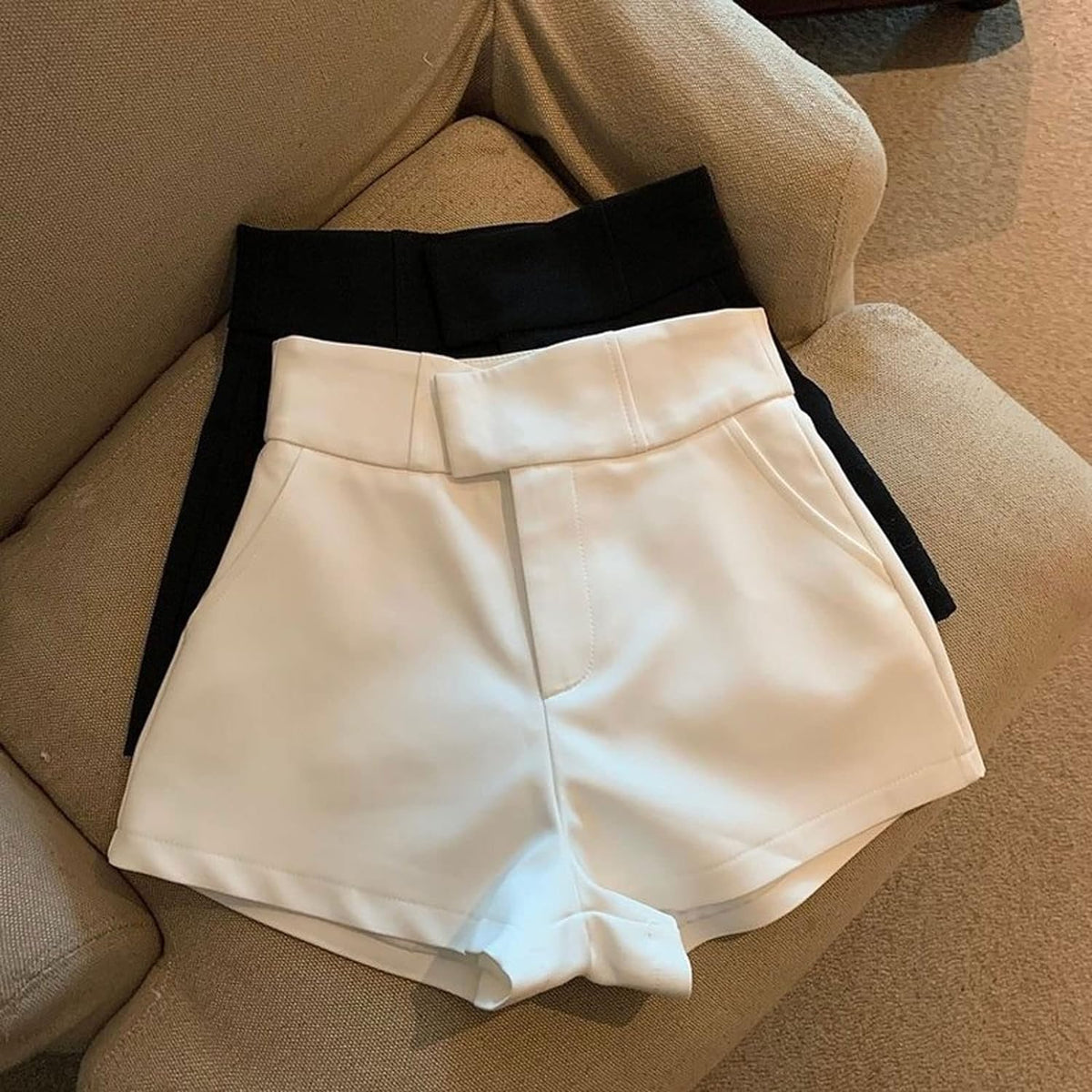 Cathy short met wijde pijpen