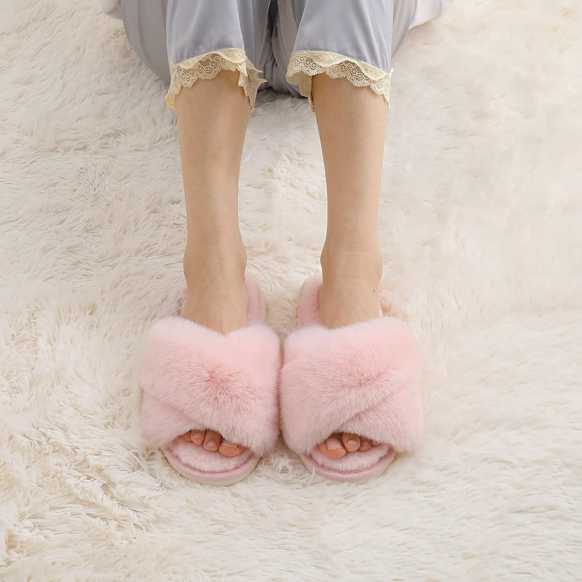 Fuzzy slippers met memory foam