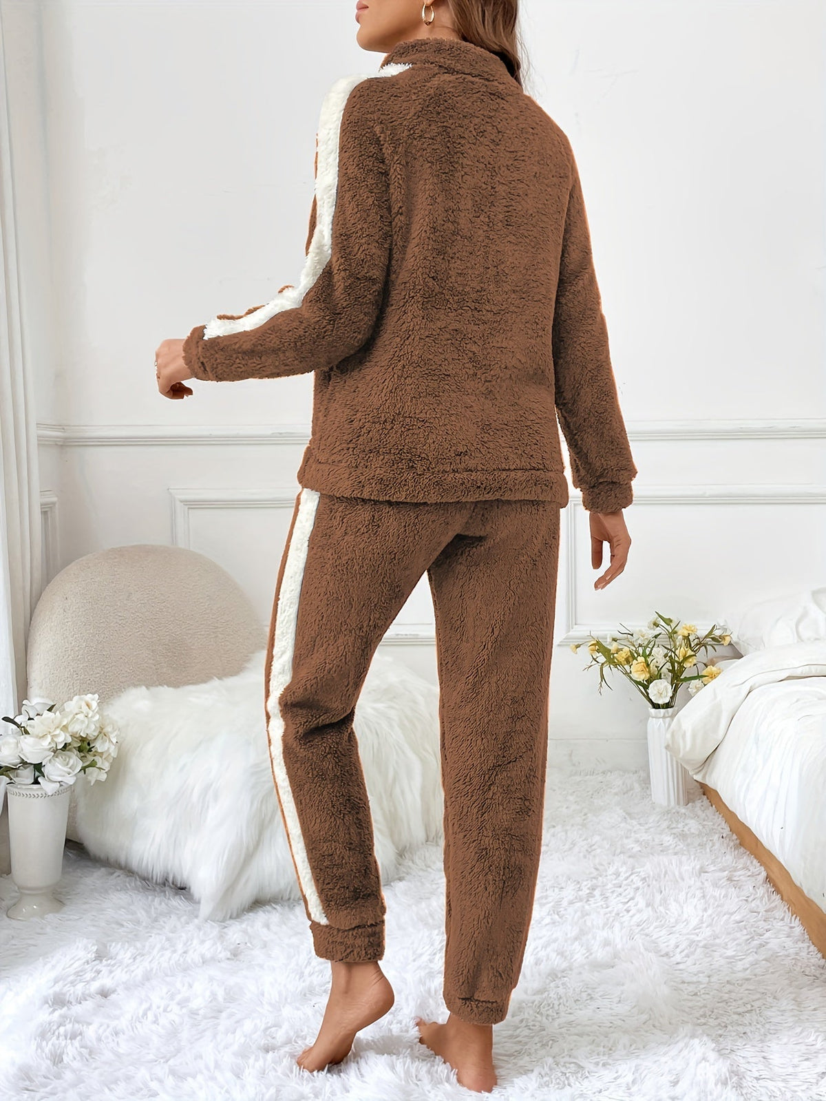 Zachte pluche lounge pyjama set met kleuraccenten