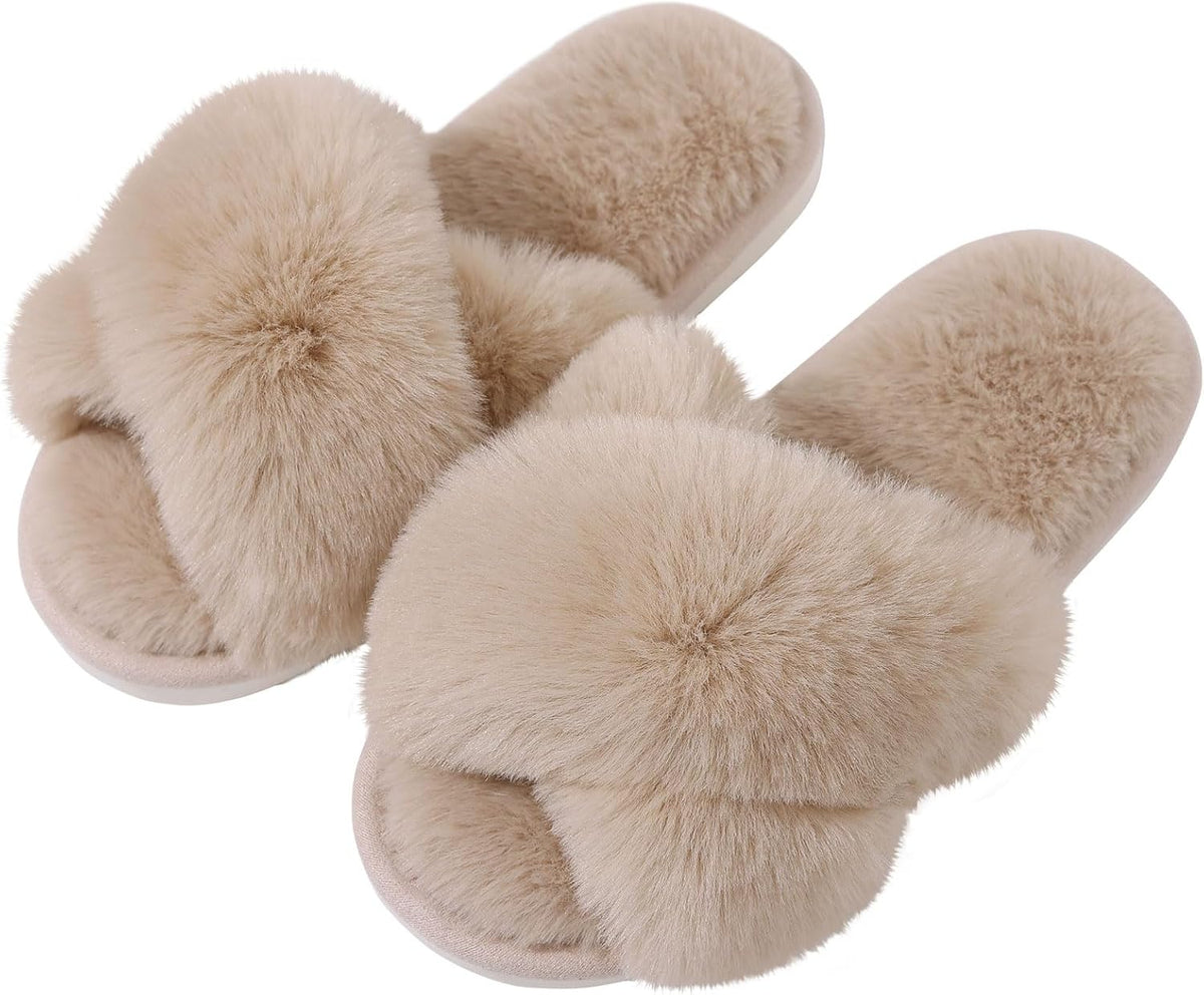 Fuzzy slippers met memory foam
