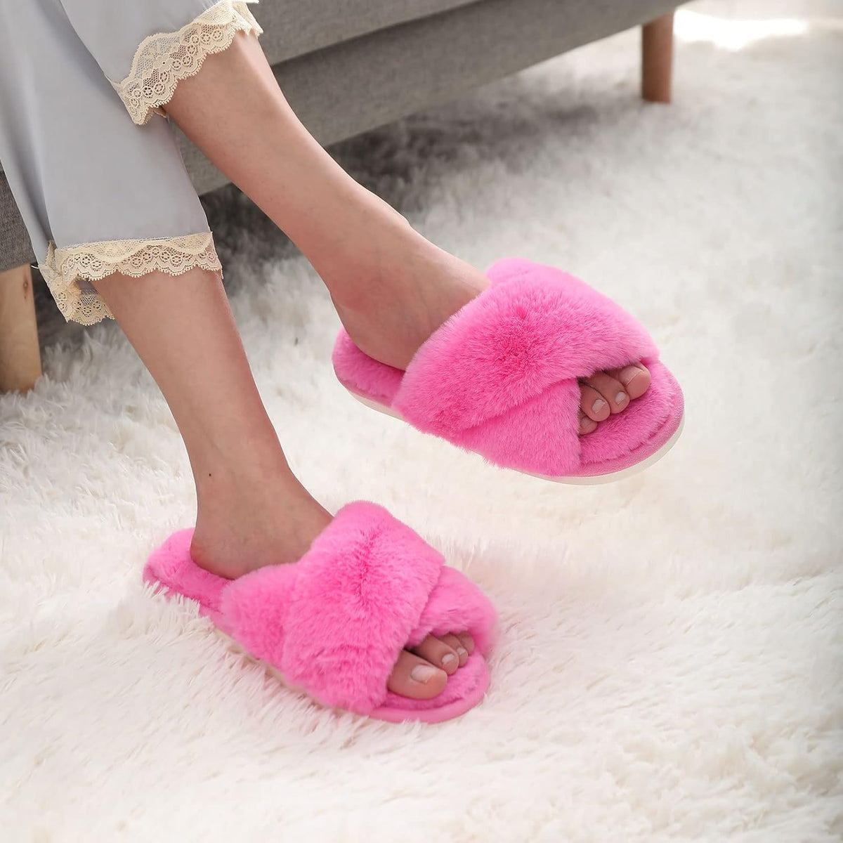 Fuzzy slippers met memory foam