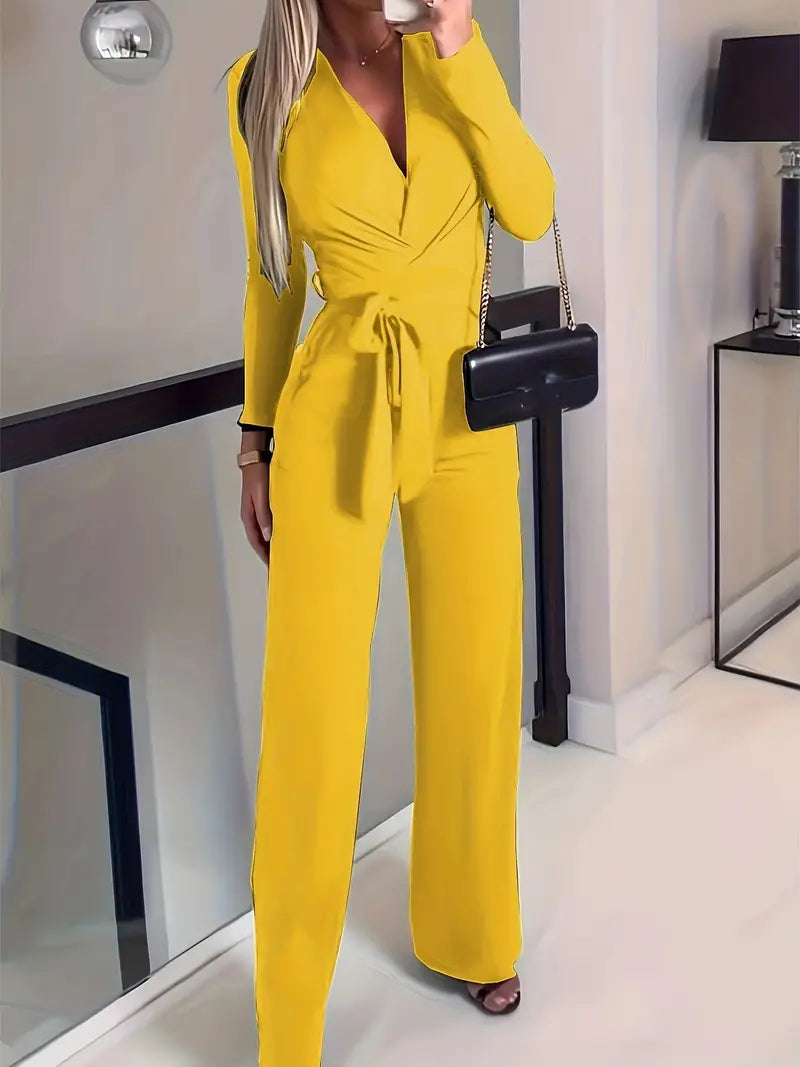 Wijd uitlopende jumpsuit met ceintuur en V-hals