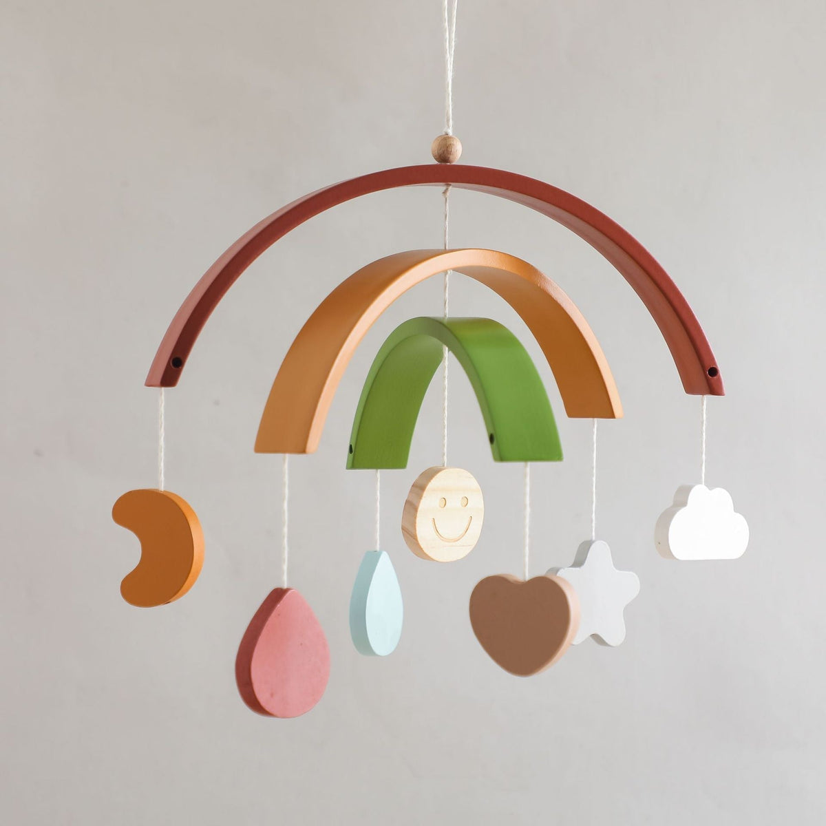 Sensorische houten mobiel voor baby's met vormen en kleurprikkels – materiaal: onbehandeld hout — afbeelding 1