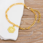 Letter charm enkelbandje