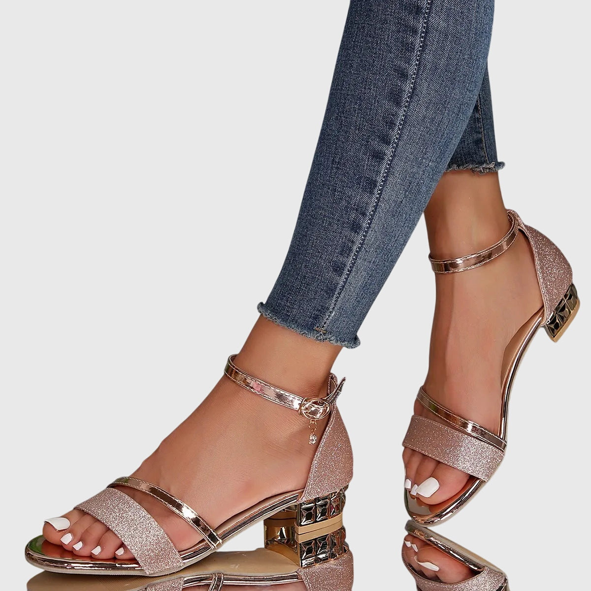 Sandalen met hak en verstelbare sluitingen