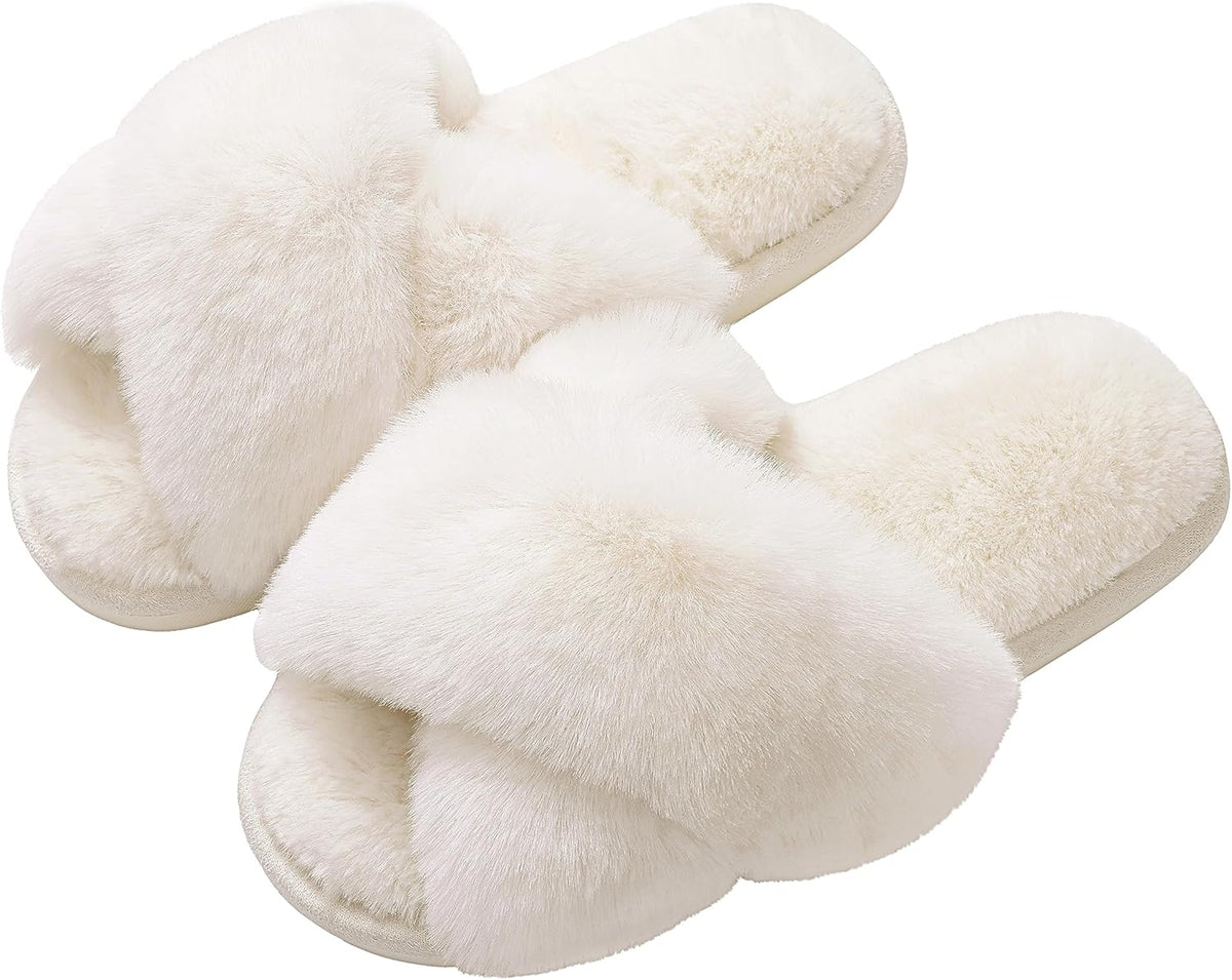 Fuzzy slippers met memory foam