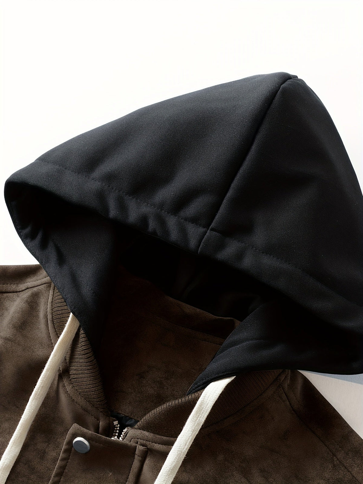 Jack met capuchon, klepzakken en mouwzak