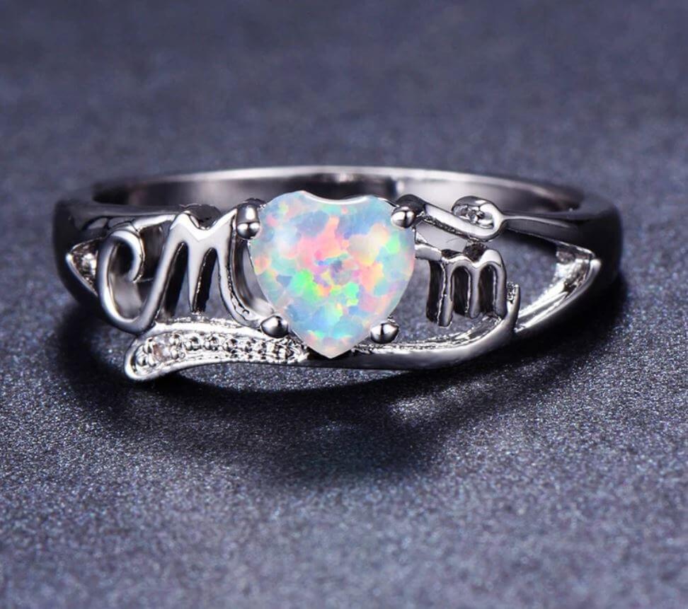 Mam gegraveerd hart opaal ring