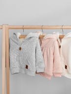 Gevoerde baby sweater met capuchon