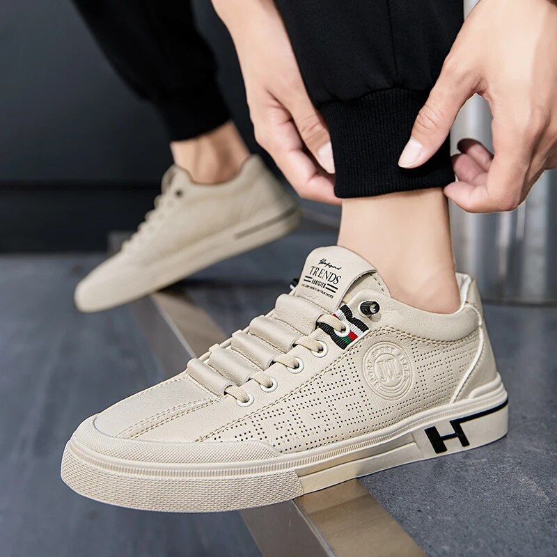 Heren sneaker van geperforeerd leer met lichtgewicht constructie