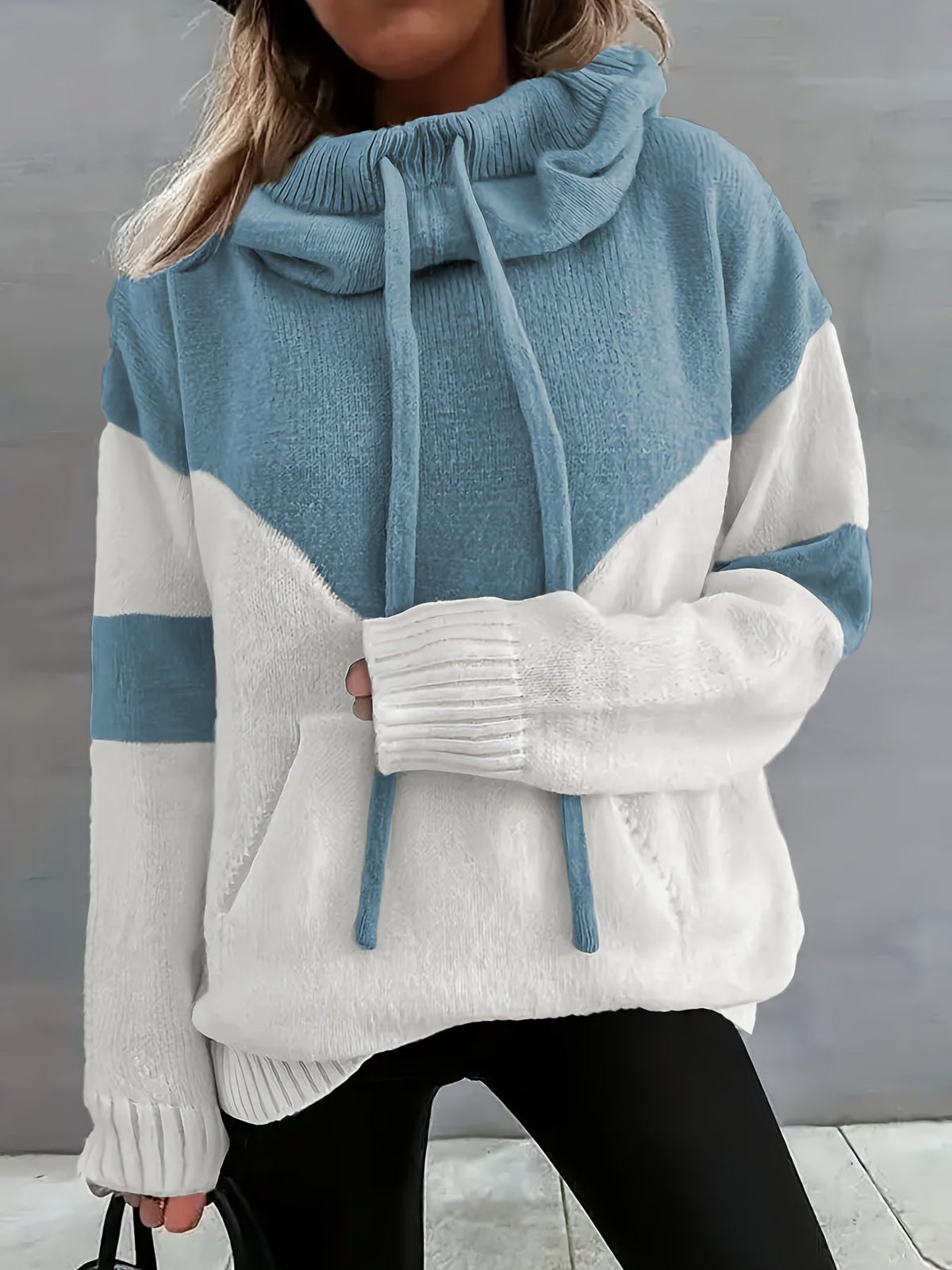 Sweater met capuchon en koord