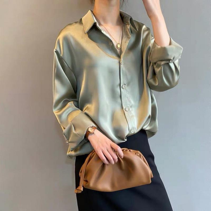 Doetje | Zijden damesblouse met extra lange mouwen