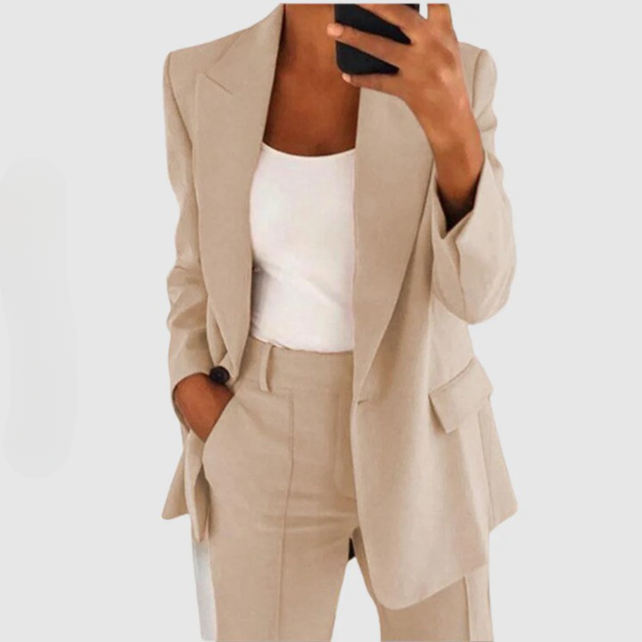 Ragnhild | Getailleerd damespak met blazer en broek
