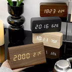 Houten LED wekker met spraakbesturing