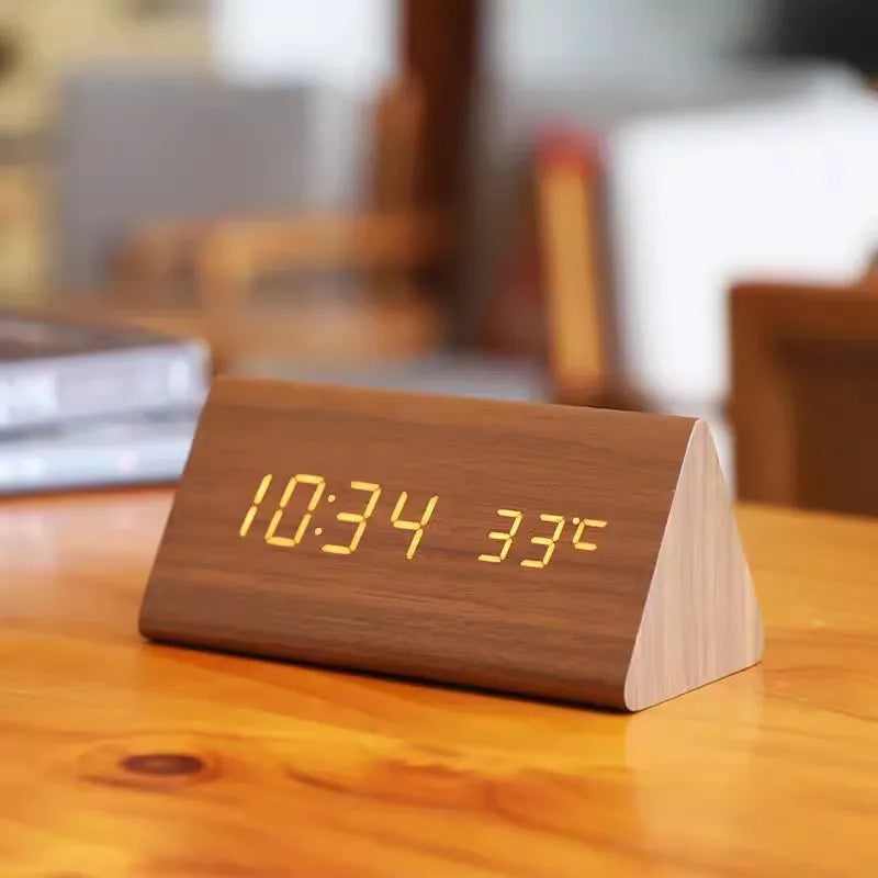 Houten LED wekker met spraakbesturing