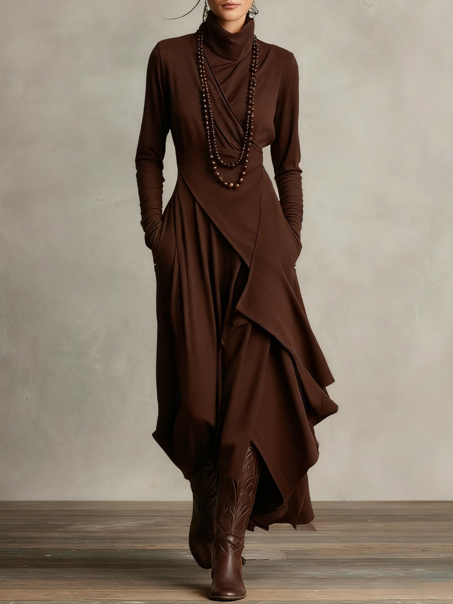 Asymmetrische maxijurk met hoge kraag