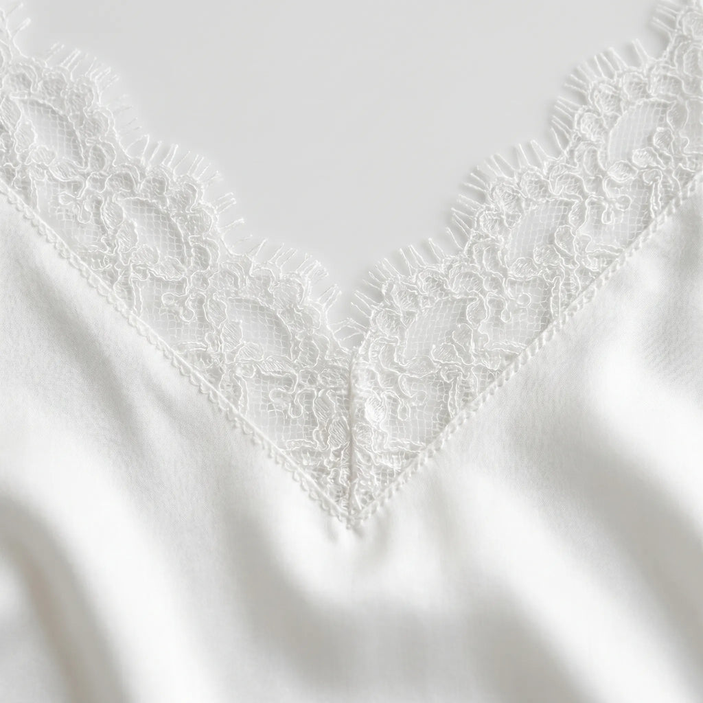 Witte mini-jurk met open rug